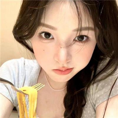 蓝天花朵